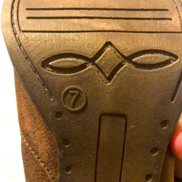 Boots - Picture 4 of 4